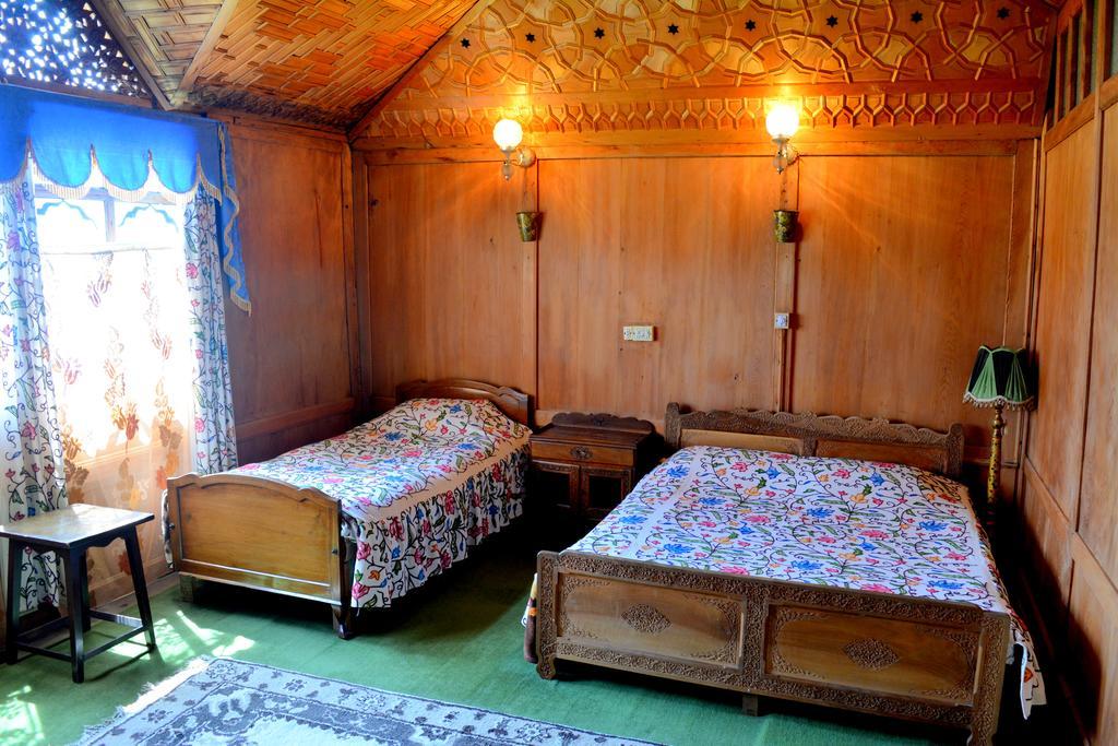 Отель Kings Houseboats Сринагар Номер фото