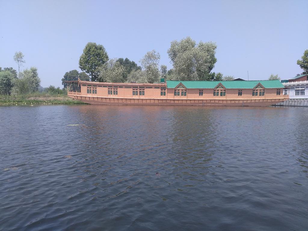 Отель Kings Houseboats Сринагар Экстерьер фото